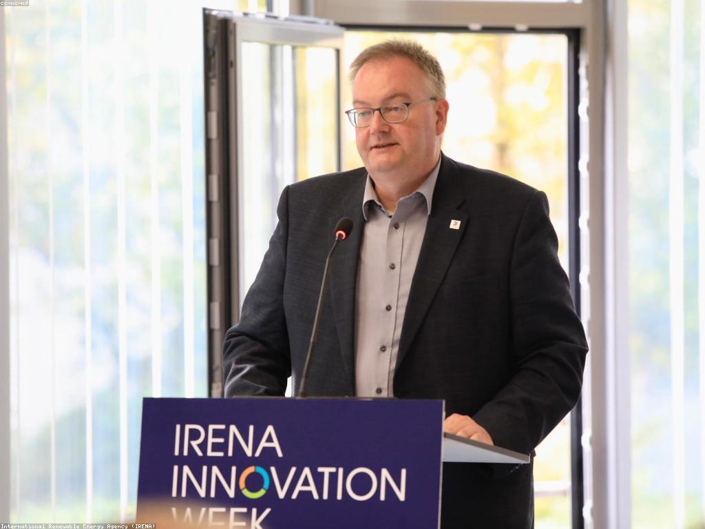 យល់ដឹងអំពីសង្គមស្លតនិងគំនិតថ្មីៗ